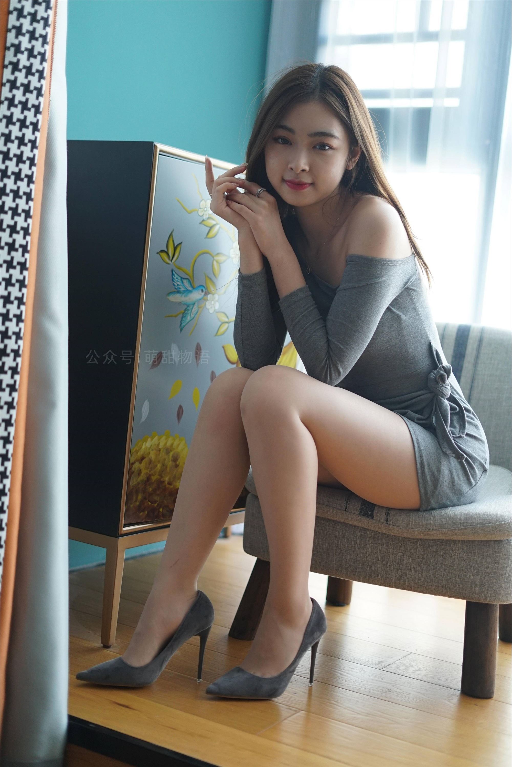 萌甜物语 XM122《露肩连衣裙-姗姗》